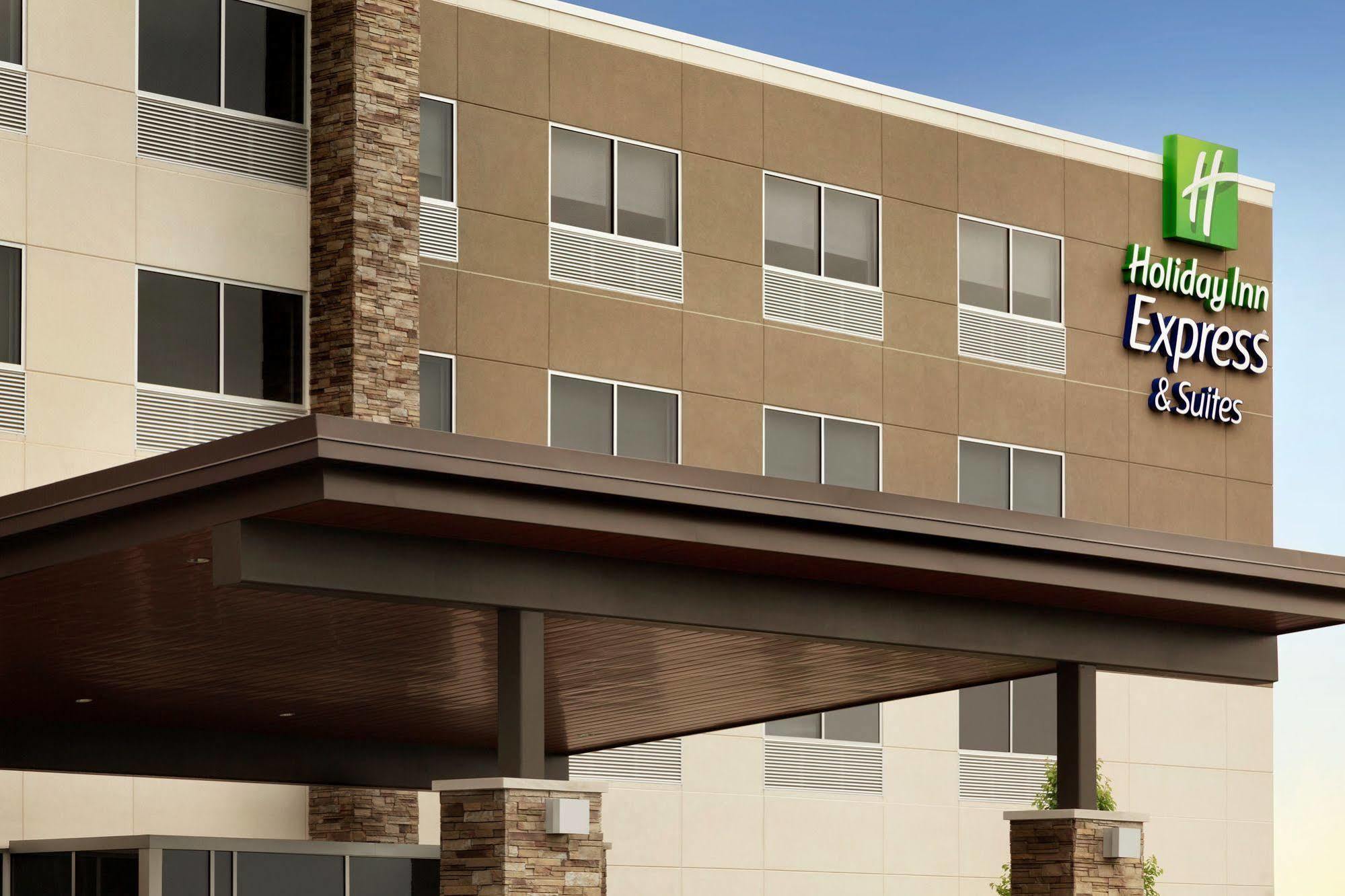 Holiday Inn Express & Suites - Cincinnati South - Wilder, An Ihg Hotel Exterior photo